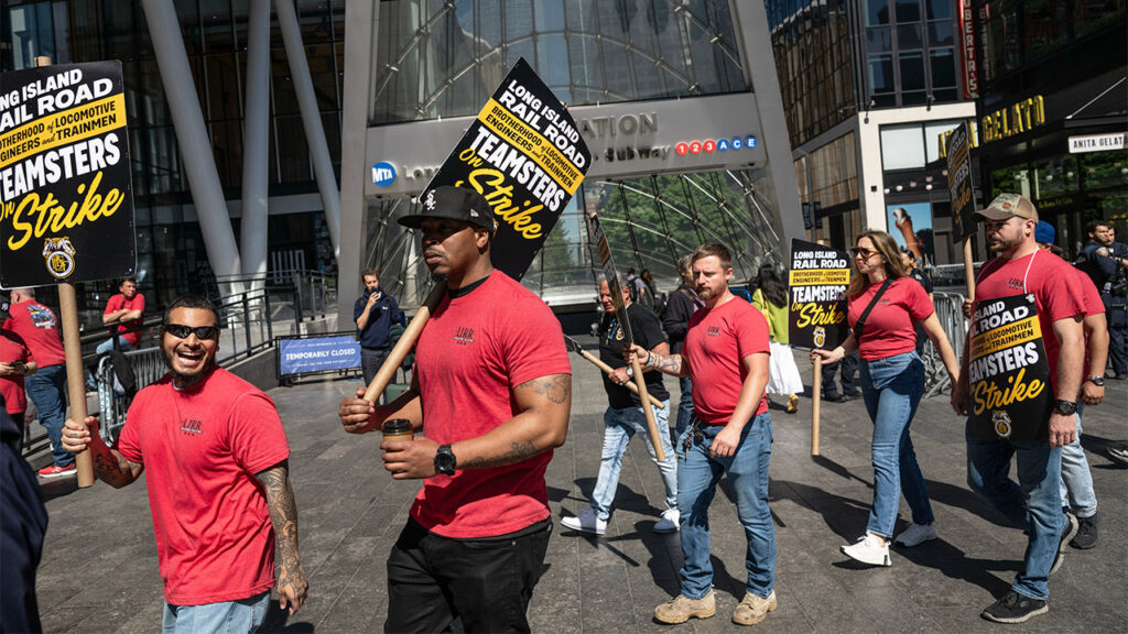 Lirr union workers strike